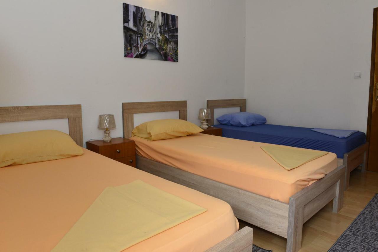 Enko 1 Lägenhet Tivat Exteriör bild